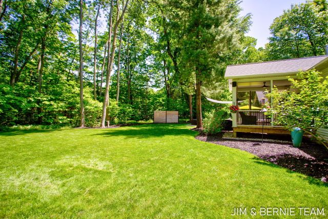 6225 Lighthouse Court, Saugatuck, MI 49453