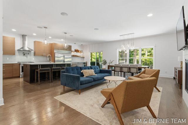 6225 Lighthouse Court, Saugatuck, MI 49453