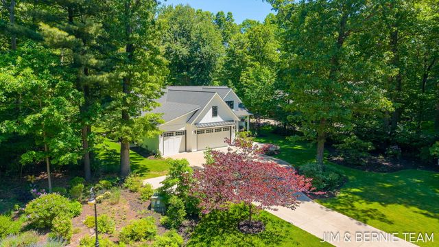 6225 Lighthouse Court, Saugatuck, MI 49453