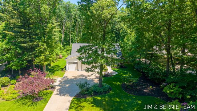 6225 Lighthouse Court, Saugatuck, MI 49453