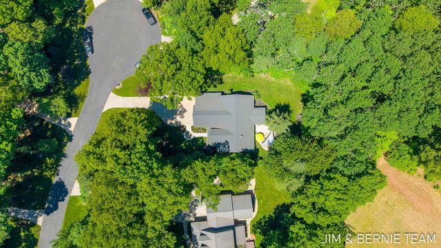 6225 Lighthouse Court, Saugatuck, MI 49453
