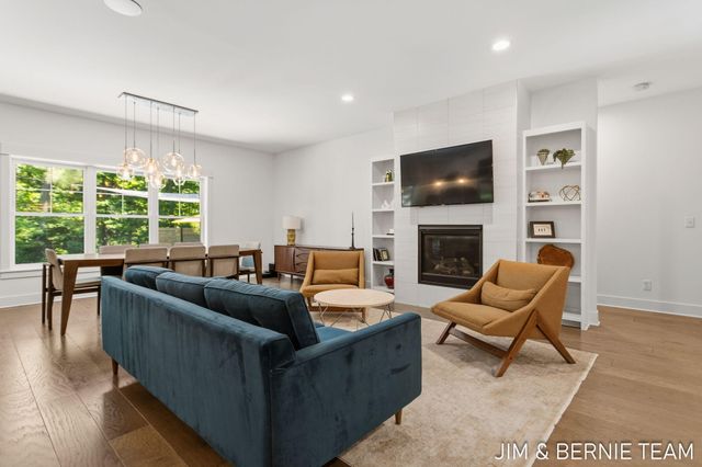 6225 Lighthouse Court, Saugatuck, MI 49453