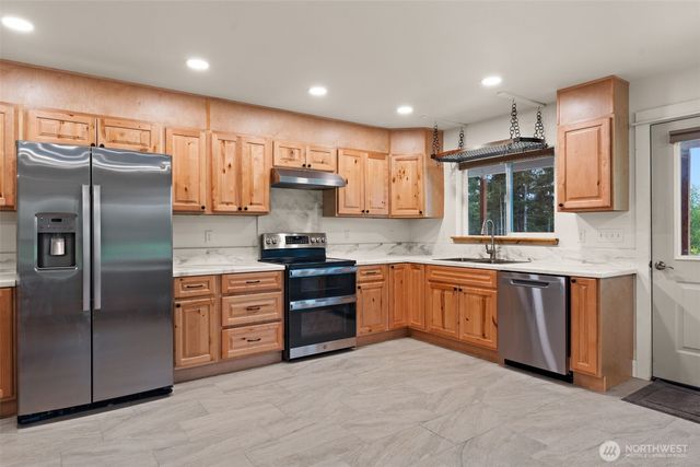 1363 E Crestview Drive, Shelton, WA 98584