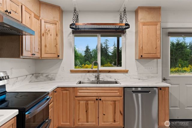 1363 E Crestview Drive, Shelton, WA 98584