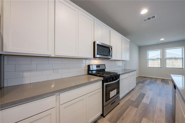 204 Cold Spring LOOP, Bastrop, TX 78602