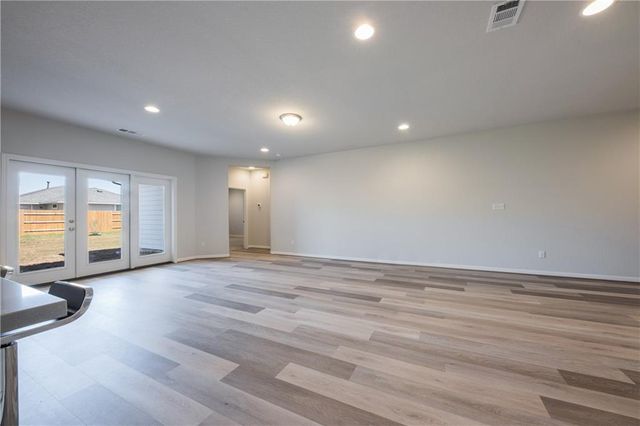 204 Cold Spring LOOP, Bastrop, TX 78602