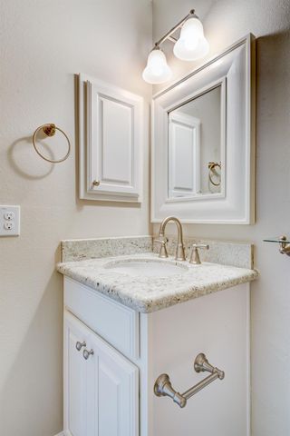 5869 Valley Forge Drive 102, Houston, TX 77057