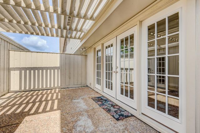 5869 Valley Forge Drive 102, Houston, TX 77057