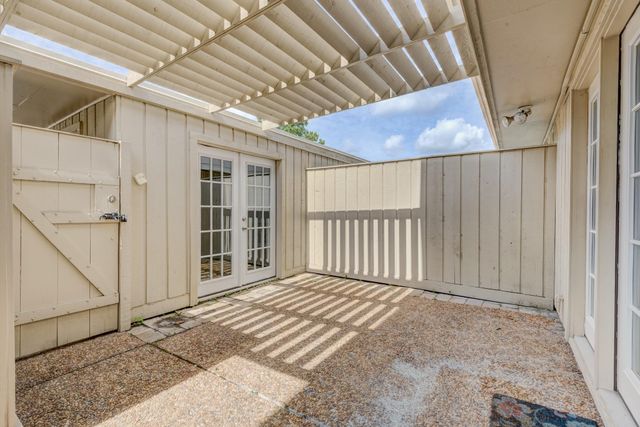 5869 Valley Forge Drive 102, Houston, TX 77057