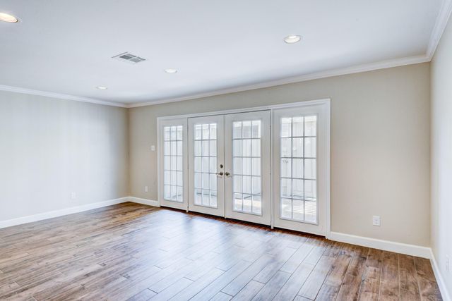 5869 Valley Forge Drive 102, Houston, TX 77057