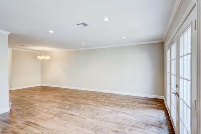 5869 Valley Forge Drive 102, Houston, TX 77057