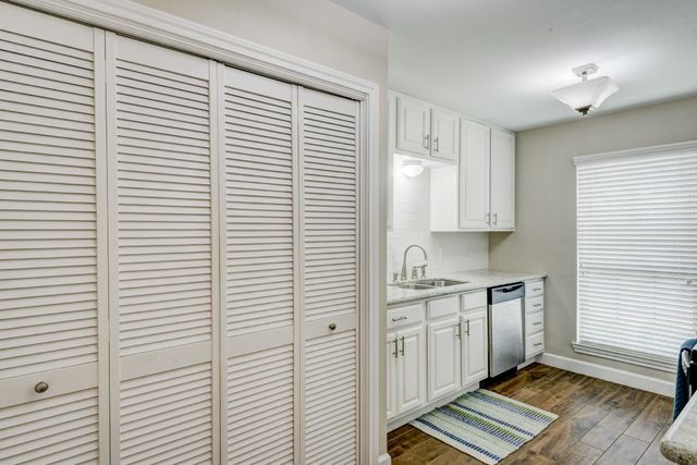 5869 Valley Forge Drive 102, Houston, TX 77057