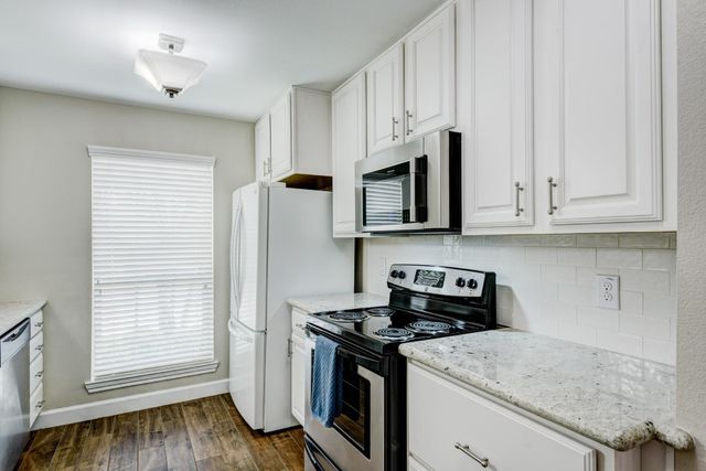 5869 Valley Forge Drive 102, Houston, TX 77057