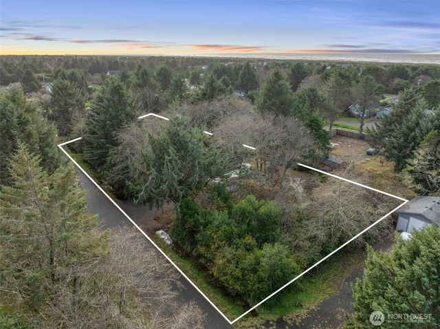 337 Mast Ave NW, Ocean Shores, WA 98569