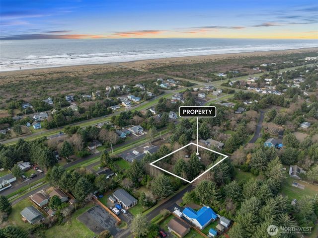 337 Mast Ave NW, Ocean Shores, WA 98569