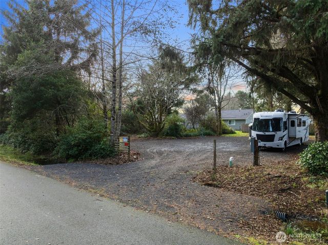 337 Mast Ave NW, Ocean Shores, WA 98569