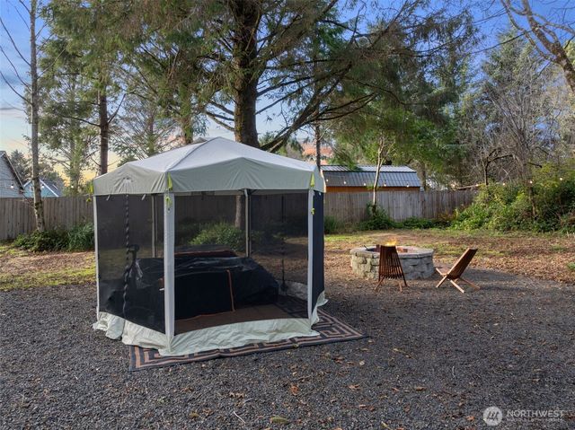 337 Mast Ave NW, Ocean Shores, WA 98569