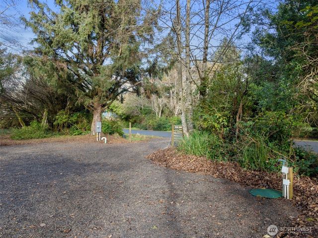 337 Mast Ave NW, Ocean Shores, WA 98569