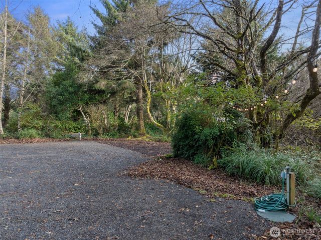 337 Mast Ave NW, Ocean Shores, WA 98569