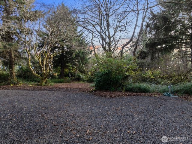 337 Mast Ave NW, Ocean Shores, WA 98569