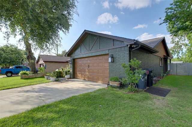 14006 Towneway Drive, Sugar Land, TX 77498