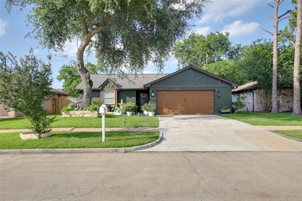 14006 Towneway Drive, Sugar Land, TX 77498