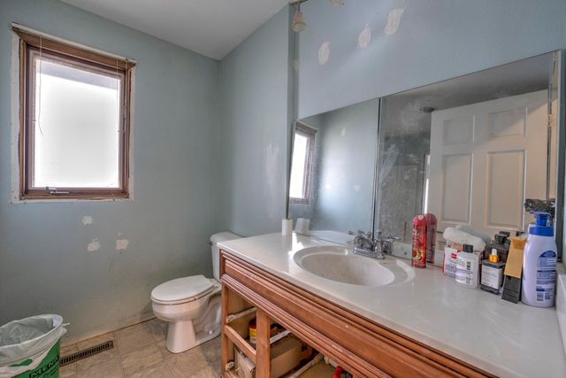 1120 12th Ave, Minot, ND 58701