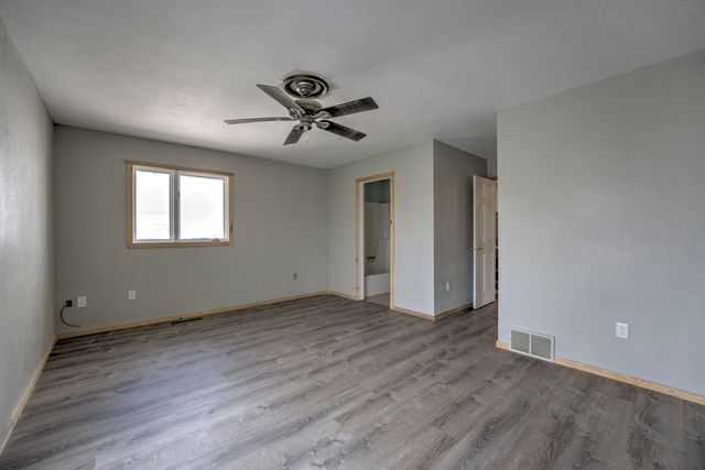 1120 12th Ave, Minot, ND 58701