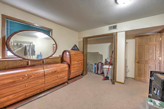 1120 12th Ave, Minot, ND 58701