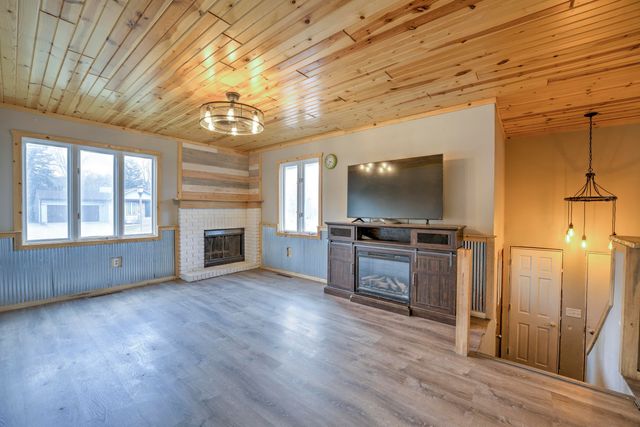 1120 12th Ave, Minot, ND 58701