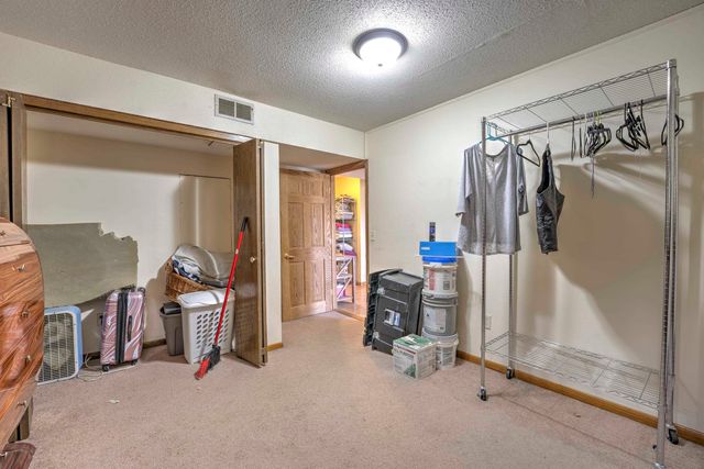 1120 12th Ave, Minot, ND 58701