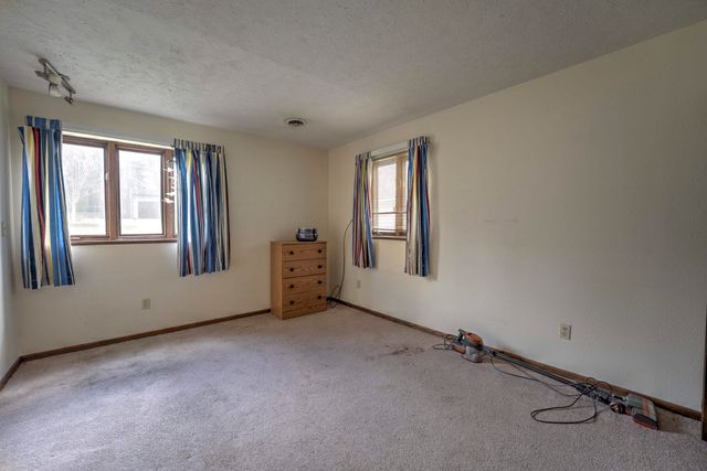 1120 12th Ave, Minot, ND 58701