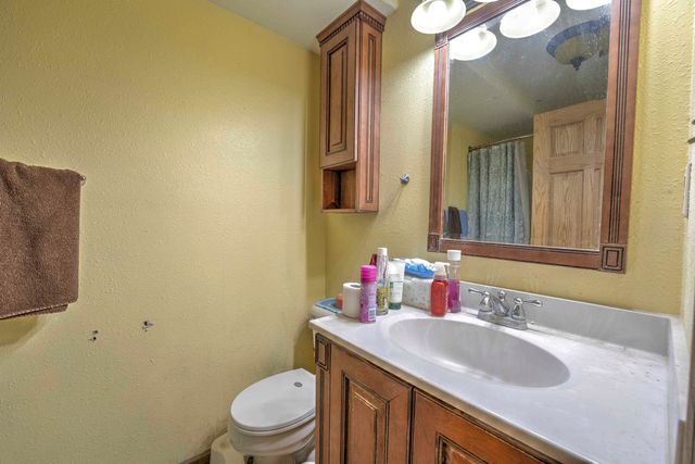 1120 12th Ave, Minot, ND 58701