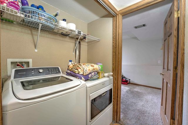 1120 12th Ave, Minot, ND 58701