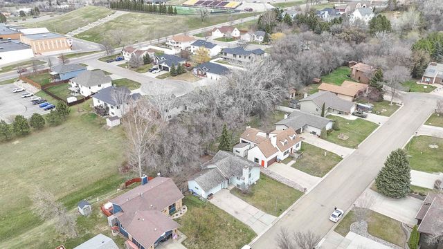 1120 12th Ave, Minot, ND 58701