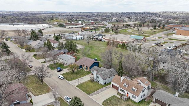 1120 12th Ave, Minot, ND 58701