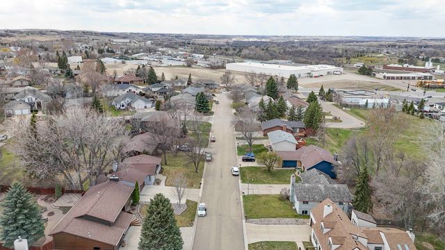 1120 12th Ave, Minot, ND 58701