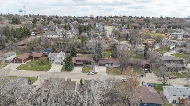 1120 12th Ave, Minot, ND 58701