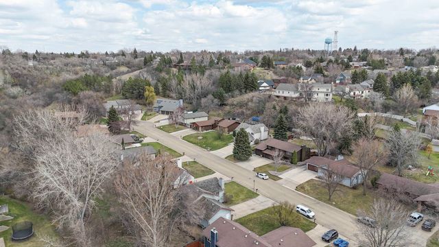 1120 12th Ave, Minot, ND 58701