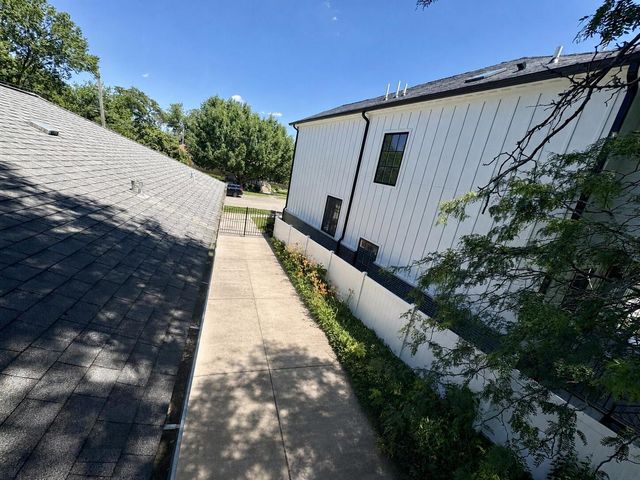 6016 N Ionia Avenue, Chicago, IL 60646
