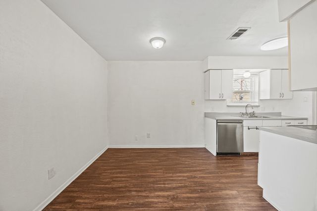 1237 N Knowles Drive, Saginaw, TX 76179