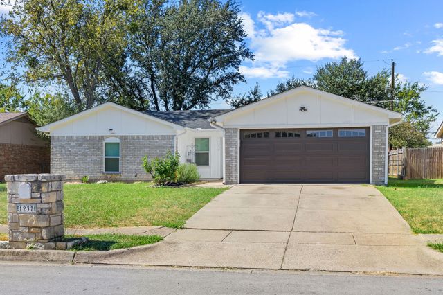 1237 N Knowles Drive, Saginaw, TX 76179