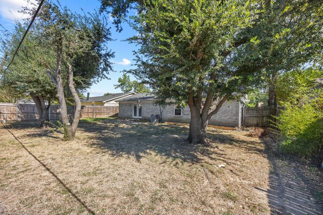 1237 N Knowles Drive, Saginaw, TX 76179