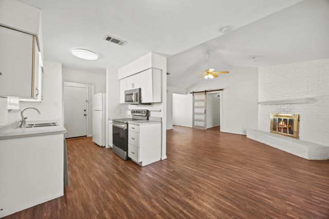 1237 N Knowles Drive, Saginaw, TX 76179