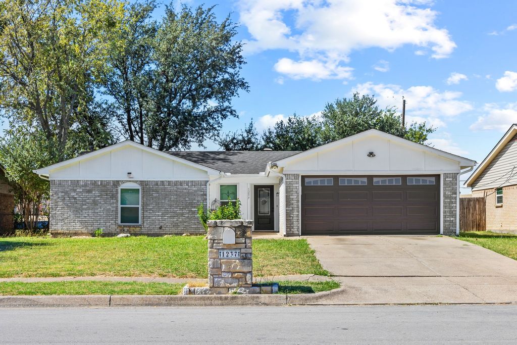 1237 N Knowles Drive, Saginaw, TX 76179