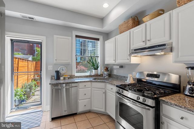 1325 F ST NE, Washington, DC 20002