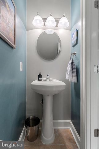 1325 F ST NE, Washington, DC 20002