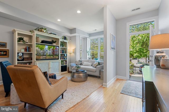 1325 F ST NE, Washington, DC 20002