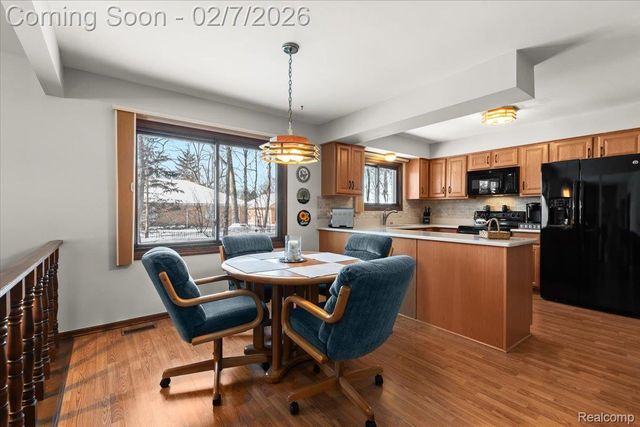 21855 Heatherbrae Way S, Novi, MI 48375