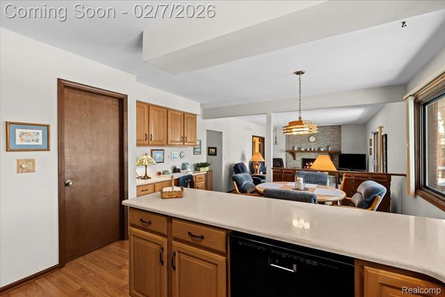 21855 Heatherbrae Way S, Novi, MI 48375